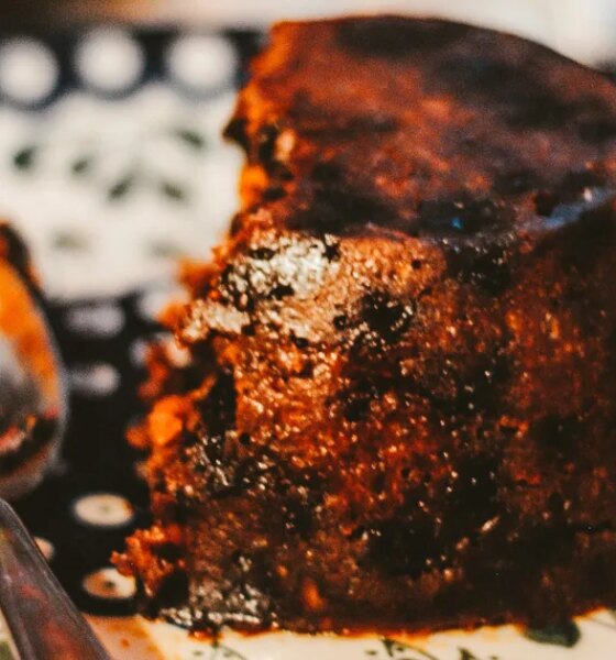 How To Reheat Christmas Pudding In The Hob, Oven, Microwave