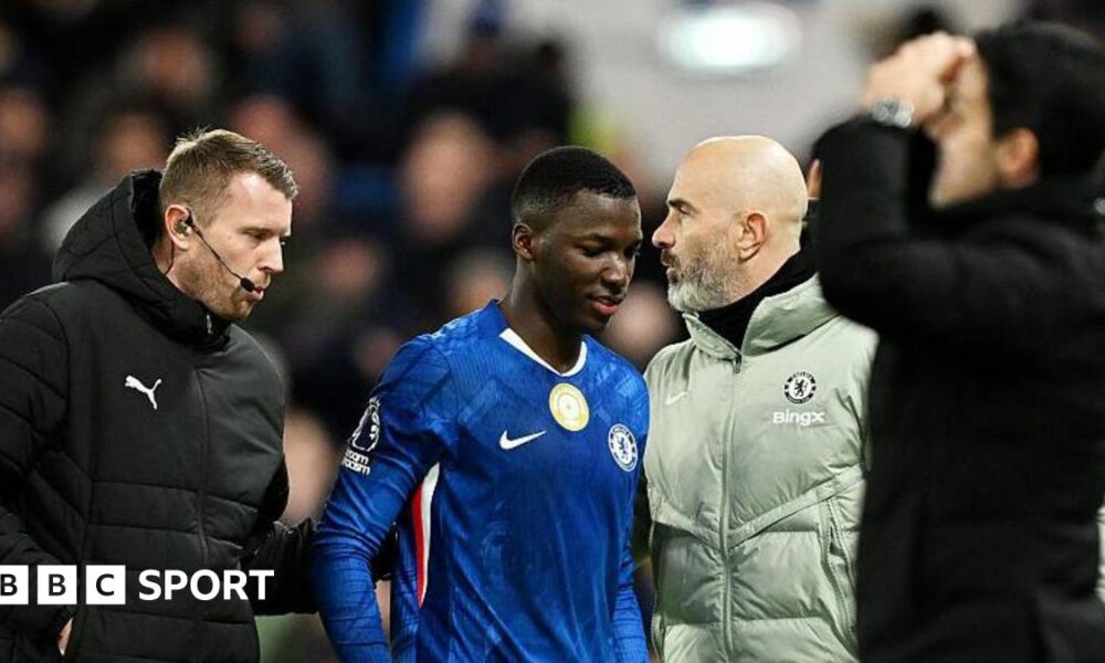 Moises Caicedo walks off the pitch after being sent off against Arsenal, walking past Maresca.