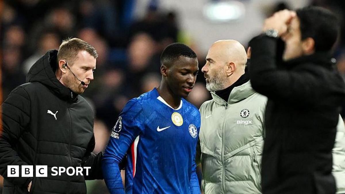 Moises Caicedo walks off the pitch after being sent off against Arsenal, walking past Maresca.