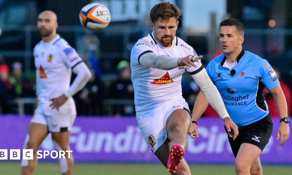 Henry Slade kicks a penalty