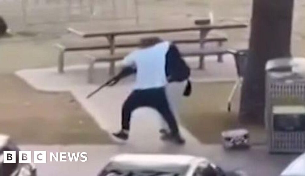'Hero' who wrestled gun from Bondi shooter named as Ahmed al Ahmed