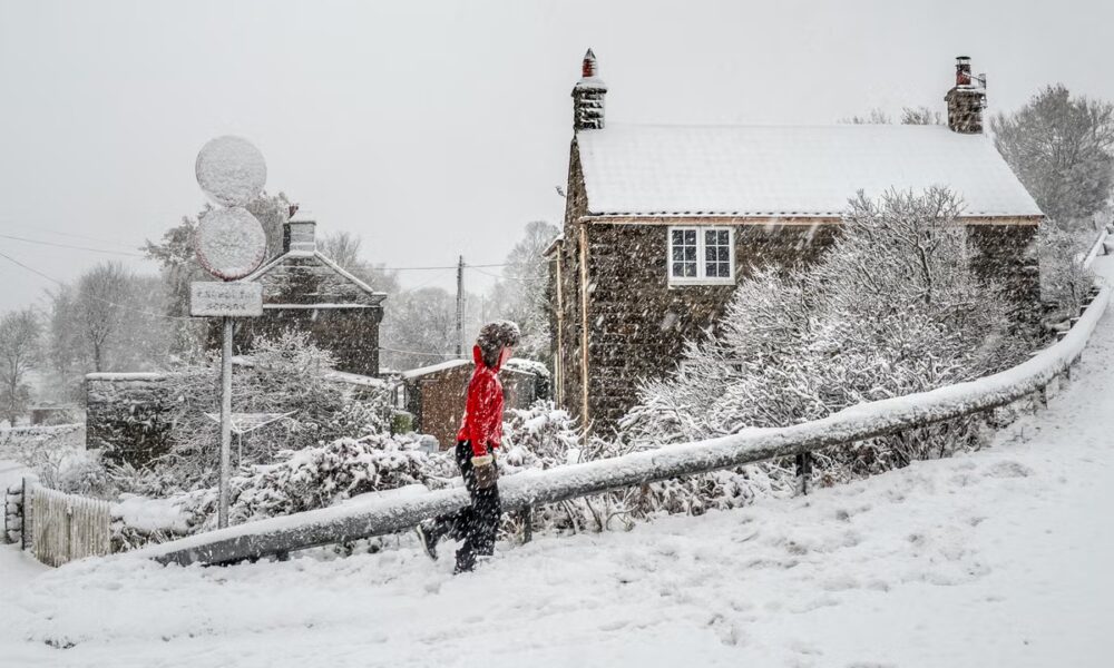 Heavy snow set to hit UK as Met Office issues New Year weather warning