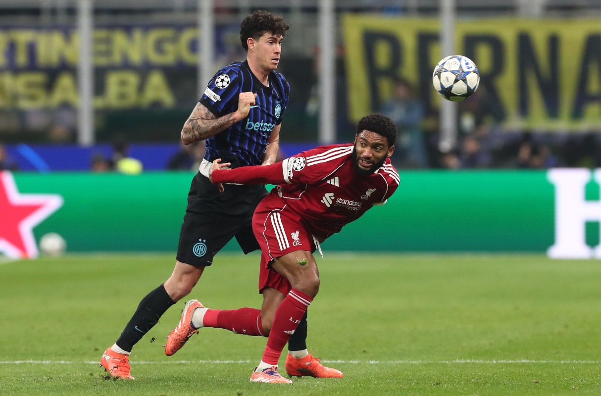 MILAN, ITALY - DECEMBER 09: Joe Gomez of Liverpool FC competes for the ball with Alessandro Bastoni of FC Internazionale during the UEFA Champions League 2025/26 League Phase MD6 match between FC Internazionale Milano and Liverpool FC at Stadio San Siro on December 09, 2025 in Milan, Italy. (Photo by Marco Luzzani/Getty Images)