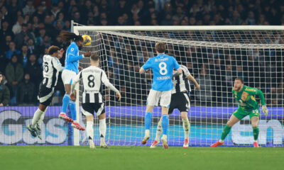 NAPLES, ITALY - JANUARY 25: Frank Anguissa of Napoli scores his side first goal during the Serie A match between Napoli and Juventus at Stadio Diego Armando Maradona on January 25, 2025 in Naples, Italy. (Photo by Francesco Pecoraro/Getty Images)