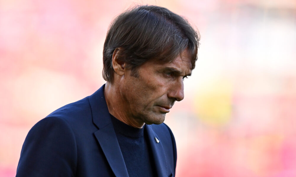 BOLOGNA, ITALY - NOVEMBER 09: Antonio Conte, Head Coach of Napoli, looks on prior to the Serie A match between Bologna FC 1909 and SSC Napoli at Renato Dall