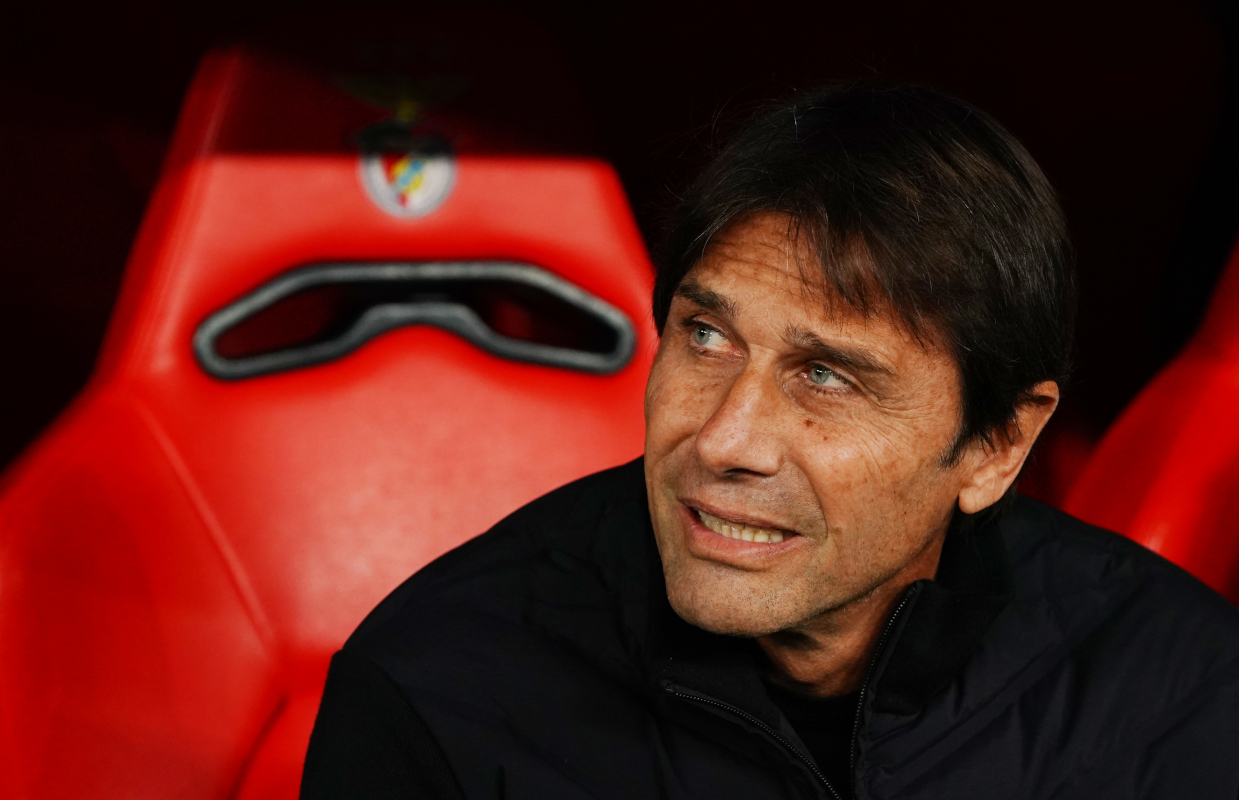 LISBON, PORTUGAL - DECEMBER 10: Antonio Conte, Head Coach of SSC Napoli, looks on from the dug out prior to the UEFA Champions League 2025/26 League Phase MD6 match between SL Benfica and SSC Napoli at on December 10, 2025 in Lisbon, Portugal. (Photo by Gualter Fatia/Getty Images)