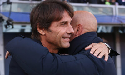 BOLOGNA, ITALY - NOVEMBER 09: Antonio Conte, Head Coach of Napoli, hugs Vincenzo Italiano, Head Coach of Bologna FC 1909, prior to the Serie A match between Bologna FC 1909 and SSC Napoli at Renato Dall