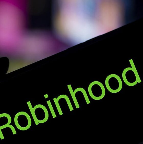 Robinhood Stock Makes Bullish Move In Volatile Base