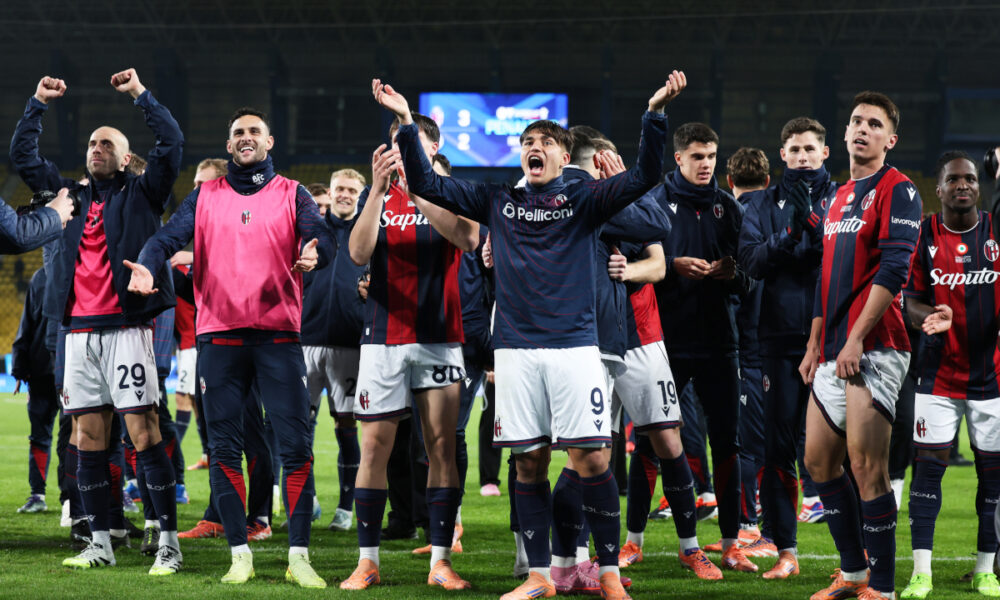 RIYADH, SAUDI ARABIA - DECEMBER 19: Santiago Castro of Bologna FC 1909 celebrates victory with teammates after the Supercoppa Italiana semifinal match between Bologna FC 1909 and FC Internazionale at King Saud University Stadium on December 19, 2025 in Riyadh, Saudi Arabia. (Photo by Yasser Bakhsh/Getty Images)