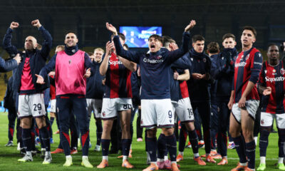 RIYADH, SAUDI ARABIA - DECEMBER 19: Santiago Castro of Bologna FC 1909 celebrates victory with teammates after the Supercoppa Italiana semifinal match between Bologna FC 1909 and FC Internazionale at King Saud University Stadium on December 19, 2025 in Riyadh, Saudi Arabia. (Photo by Yasser Bakhsh/Getty Images)