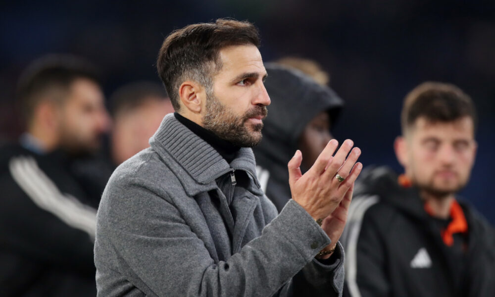 ROME, ITALY - DECEMBER 15: Cesc Fabregas, Head Coach of Como 1907, applauds the fans at the end of the Serie A match between AS Roma and Como 1907 at Stadio Olimpico on December 15, 2025 in Rome, Italy. (Photo by Paolo Bruno/Getty Images)