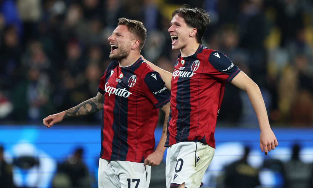RIYADH, SAUDI ARABIA - DECEMBER 19: Ciro Immobile and Giovanni Fabbian of Bologna FC 1909 celebrates victory after the Supercoppa Italiana semifinal match between Bologna FC 1909 and FC Internazionale at King Saud University Stadium on December 19, 2025 in Riyadh, Saudi Arabia. (Photo by Yasser Bakhsh/Getty Images)