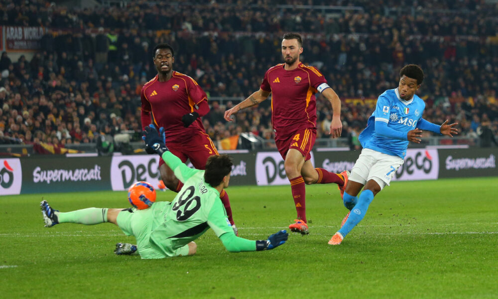 ROME, ITALY - NOVEMBER 30: David Neres of Napoli scores his team