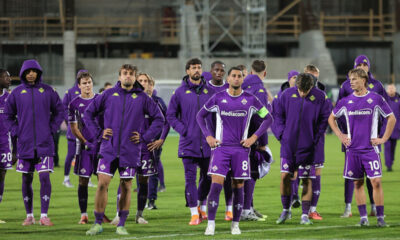FLORENCE, ITALY - NOVEMBER 27: Players of ACF Fiorentina show their dejection during the UEFA Conference League 2025/26 League Phase MD4 match between ACF Fiorentina and AEK Athens FC at Stadio Artemio Franchi on November 27, 2025 in Florence, Italy. (Photo by Gabriele Maltinti/Getty Images)