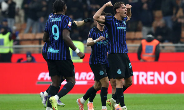 MILAN, ITALY - DECEMBER 03: Francesco Pio Esposito of FC Internazionale Milano celebrates scoring his team