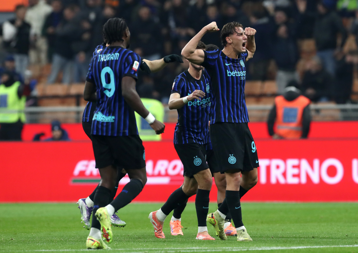 MILAN, ITALY - DECEMBER 03: Francesco Pio Esposito of FC Internazionale Milano celebrates scoring his team
