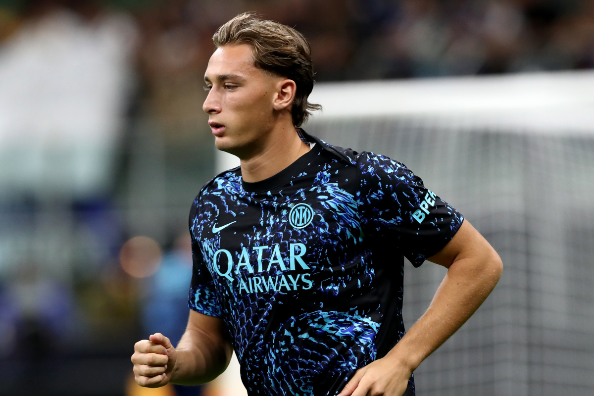 MILAN, ITALY - SEPTEMBER 21: Francesco Pio Esposito of Internazionale warms up prior to the Serie A match between FC Internazionale and US Sassuolo Calcio at Giuseppe Meazza Stadium on September 21, 2025 in Milan, Italy. (Photo by Marco Luzzani/Getty Images)