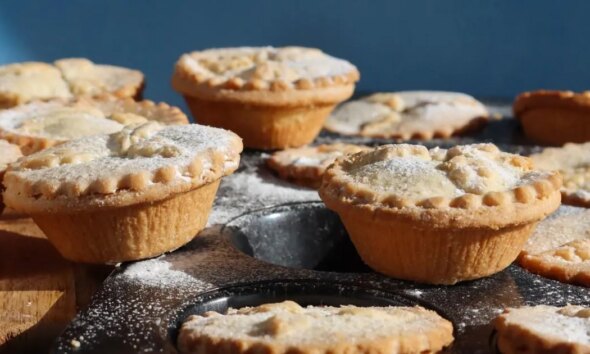 'King of tarts' reveals how to make mince pies with 4 ingredients