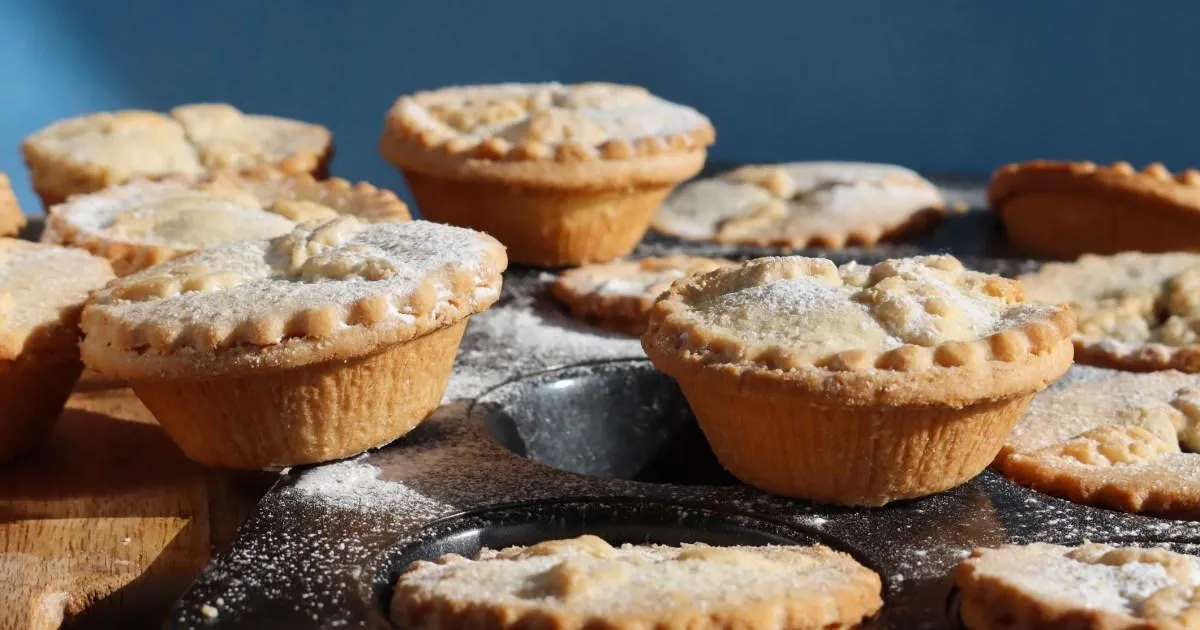 'King of tarts' reveals how to make mince pies with 4 ingredients