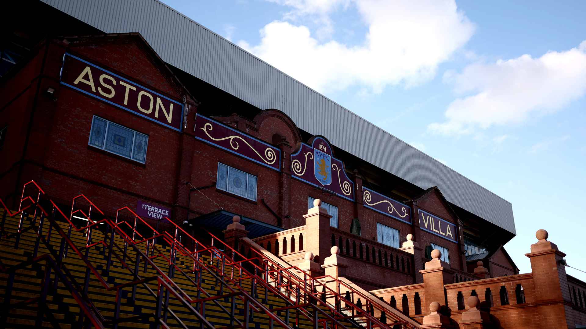 Which kit are Man Utd wearing at Aston Villa on Sunday?