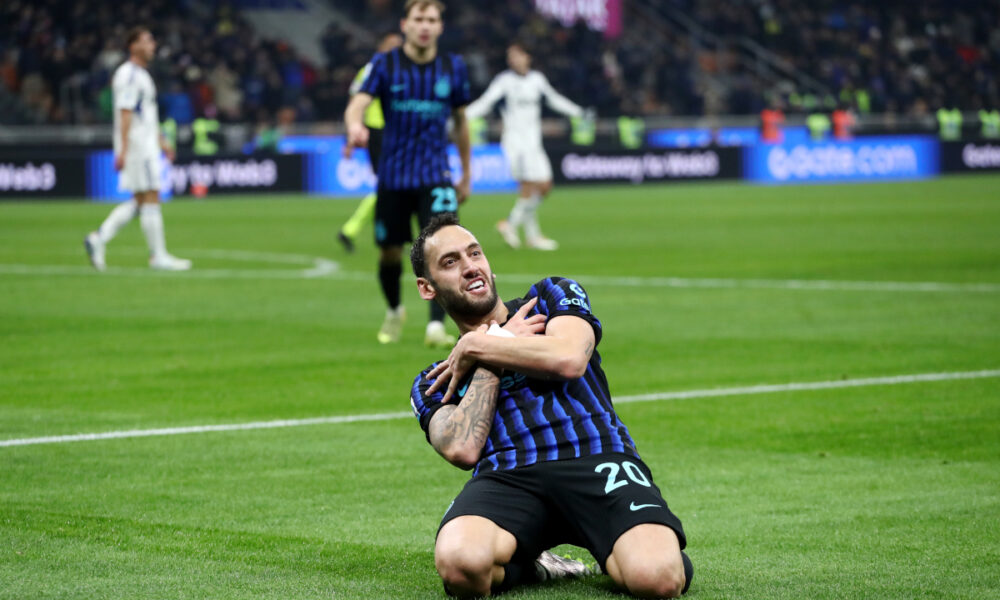 MILAN, ITALY - DECEMBER 06: Hakan Calhanoglu of FC Internazionale Milano celebrates scoring his team