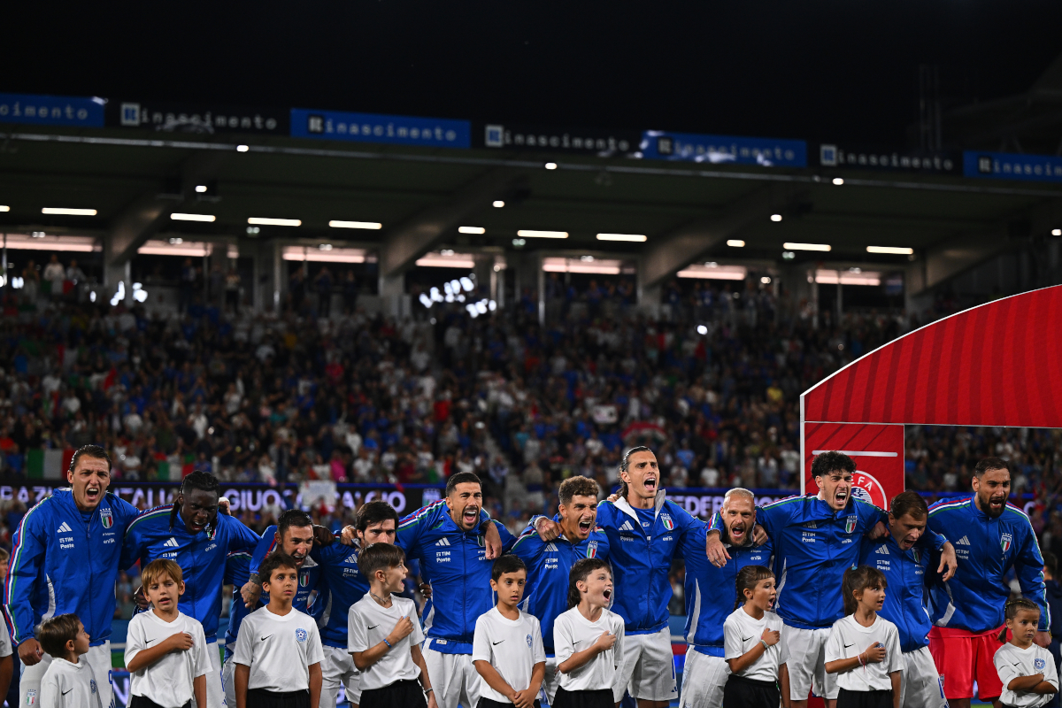BERGAMO, ITALY - SEPTEMBER 05: Players of Italy during the National Anthem during the FIFA World Cup 2026 qualifier match between Italy and Estonia at Stadio di Bergamo on September 05, 2025 in Bergamo, Italy. (Photo by Mattia Ozbot/Getty Images)