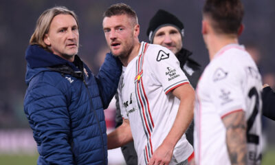 BOLOGNA, ITALY - DECEMBER 01: Davide Nicola, Head Coach of Cremonese, congratulates Jamie Vardy of Cremonese following the Serie A match between Bologna FC 1909 and US Cremonese at Renato Dall