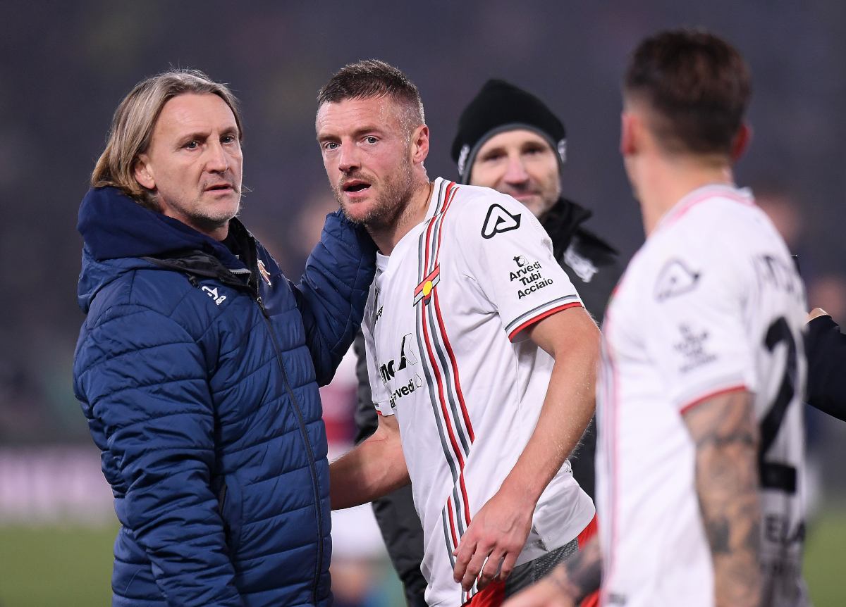 BOLOGNA, ITALY - DECEMBER 01: Davide Nicola, Head Coach of Cremonese, congratulates Jamie Vardy of Cremonese following the Serie A match between Bologna FC 1909 and US Cremonese at Renato Dall