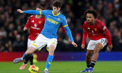 MANCHESTER, ENGLAND - DECEMBER 30: Ladislav Krejci of Wolverhampton Wanderers passes the ball whilst under pressure from Joshua Zirkzee of Manchester United during the Premier League match between Manchester United and Wolverhampton Wanderers at Old Trafford on December 30, 2025 in Manchester, England. (Photo by Michael Regan/Getty Images)