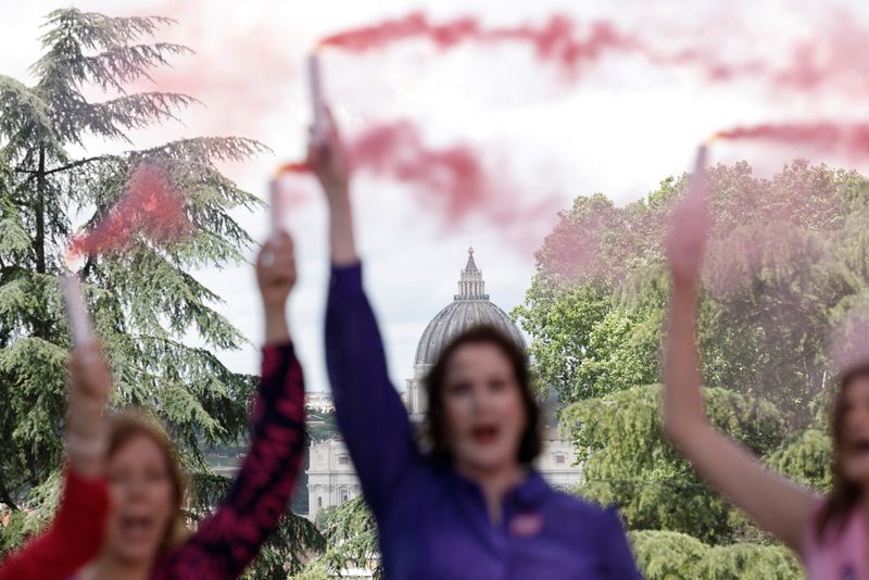 Vatican commission says 'no' to women as Catholic deacons