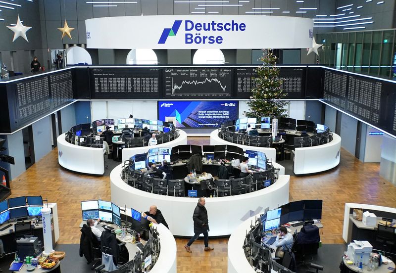 European shares flat on caution ahead of Fed’s rate decision