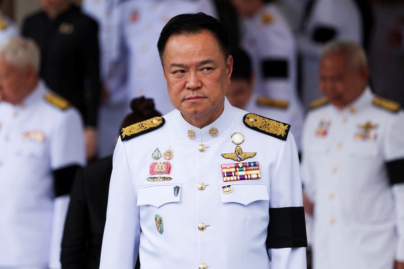 Thai PM sets course for early election amid border and parliamentary unrest