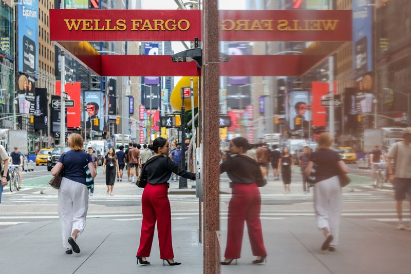 Wells Fargo hiring spree fuels investment banking ambitions