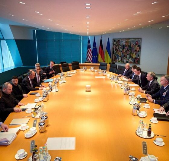 US security experts say Ukraine's abandonment of NATO goal will not alter peace talks