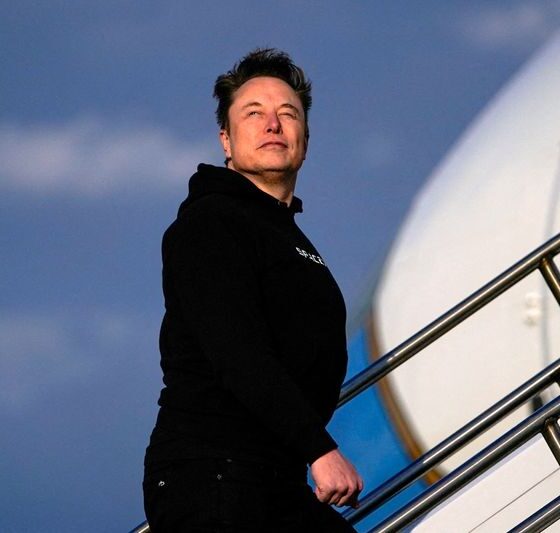 Elon Musk becomes first person worth $700 billion after court ruling on pay package