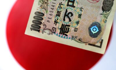 Yen wallows near record low to euro as BOJ keeps cautious tone after rate hike