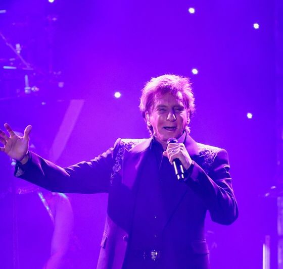 Barry Manilow shares cancer diagnosis as surgery prompts concert cancellations