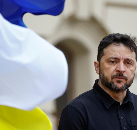 Zelenskiy to hold talks with Trump on Sunday on ending Ukraine war