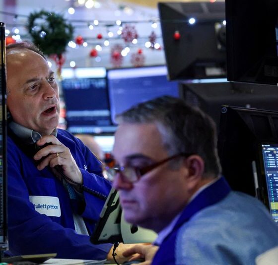 US stocks end down as tech shares drop ahead of New Year