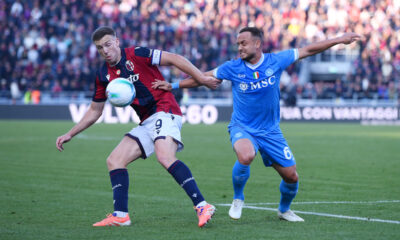 BOLOGNA, ITALY - NOVEMBER 09: Lewis Ferguson of Bologna FC 1909 battles for possession with Stanislav Lobotka of Napoli during the Serie A match between Bologna FC 1909 and SSC Napoli at Renato Dall