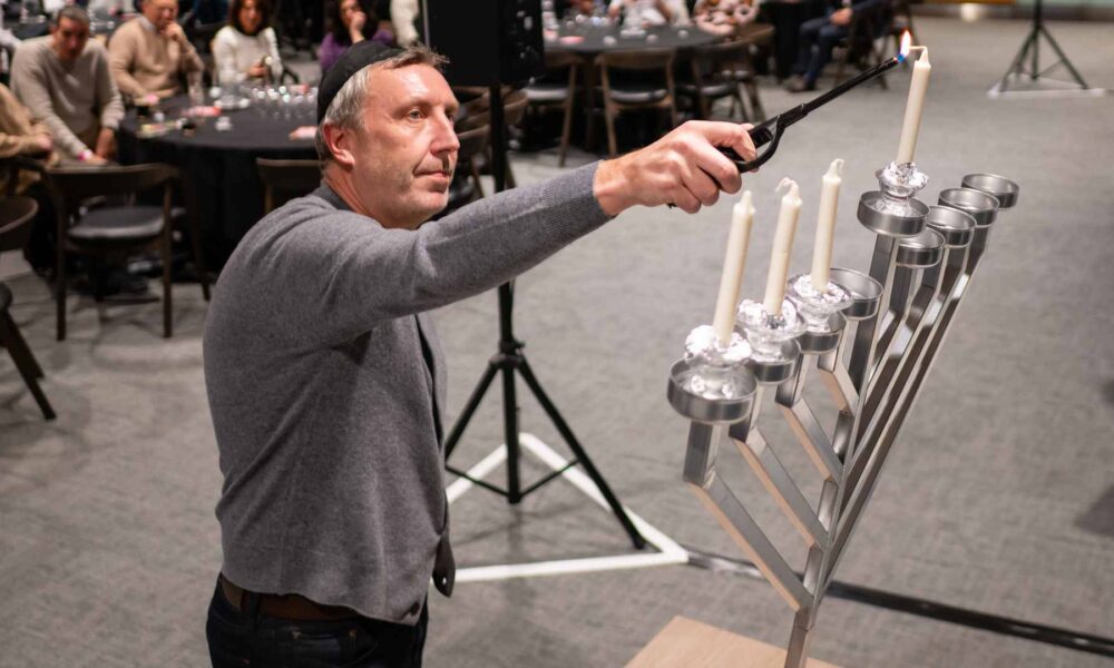 Man Utd host first Chanukah event at Old Trafford | December 2025