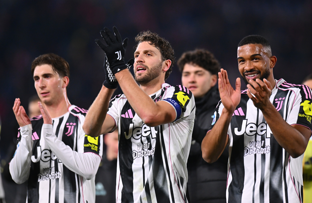BOLOGNA, ITALY - DECEMBER 14: Manuel Locatelli and Bremer of Juventus celebrate following the Serie A match between Bologna FC 1909 and Juventus FC at Renato Dall