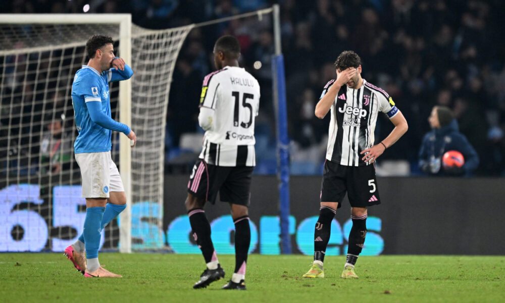 NAPLES, ITALY - DECEMBER 07: Manuel Locatelli of Juventus looks dejected following defeat in the Serie A match between SSC Napoli and Juventus FC at Stadio Diego Armando Maradona on December 07, 2025 in Naples, Italy. (Photo by Francesco Pecoraro/Getty Images)