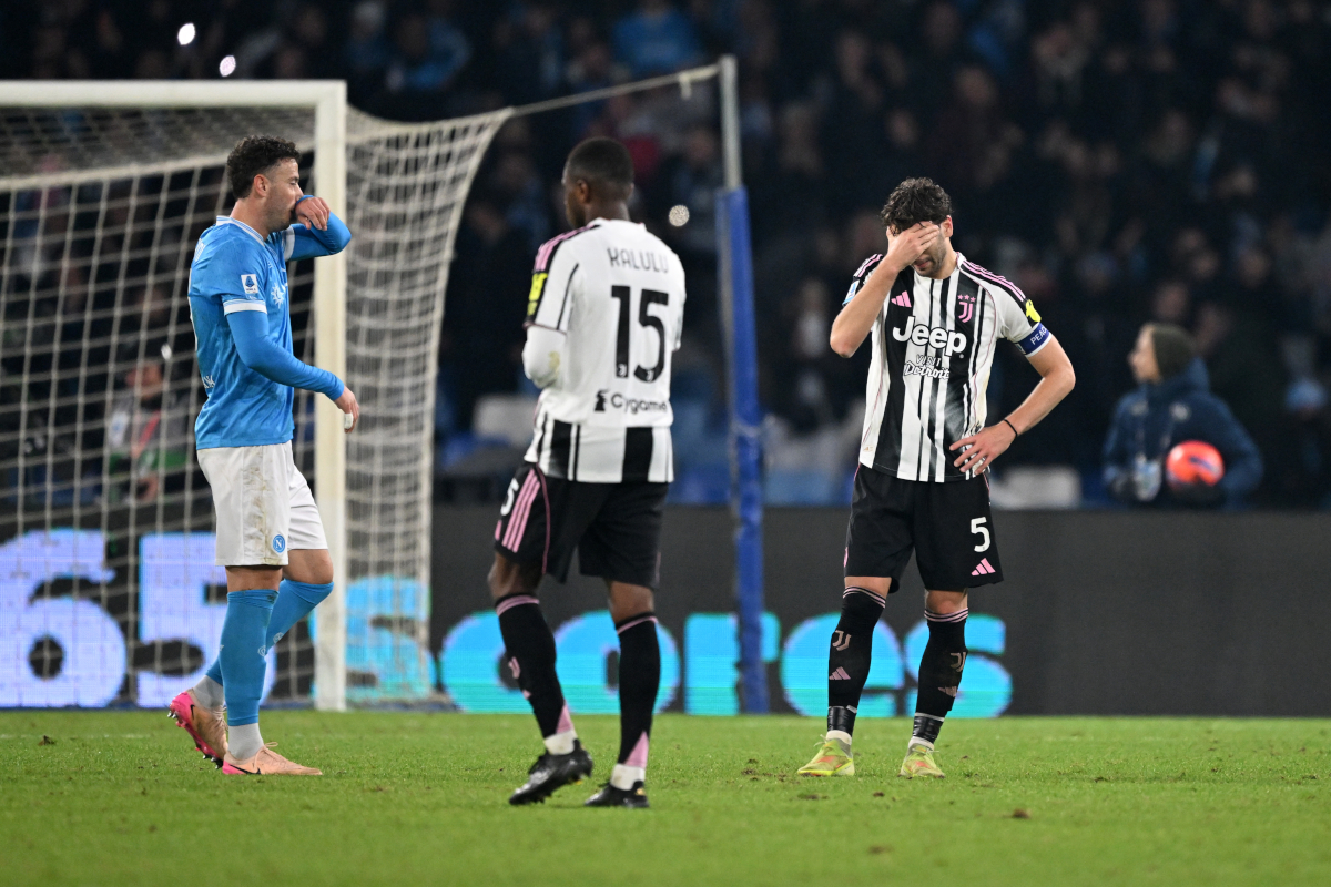 NAPLES, ITALY - DECEMBER 07: Manuel Locatelli of Juventus looks dejected following defeat in the Serie A match between SSC Napoli and Juventus FC at Stadio Diego Armando Maradona on December 07, 2025 in Naples, Italy. (Photo by Francesco Pecoraro/Getty Images)