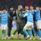 ROME, ITALY - NOVEMBER 30: Players and staff of Napoli celebrates victory following the Serie A match between AS Roma and SSC Napoli at Stadio Olimpico on November 30, 2025 in Rome, Italy. (Photo by Paolo Bruno/Getty Images)
