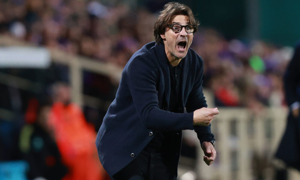 FLORENCE, ITALY - NOVEMBER 22: Head coach Paolo Vanoli manager of ACF Fiorentina reacts during the Serie A match between ACF Fiorentina and Juventus FC at Artemio Franchi on November 22, 2025 in Florence, Italy. (Photo by Gabriele Maltinti/Getty Images)