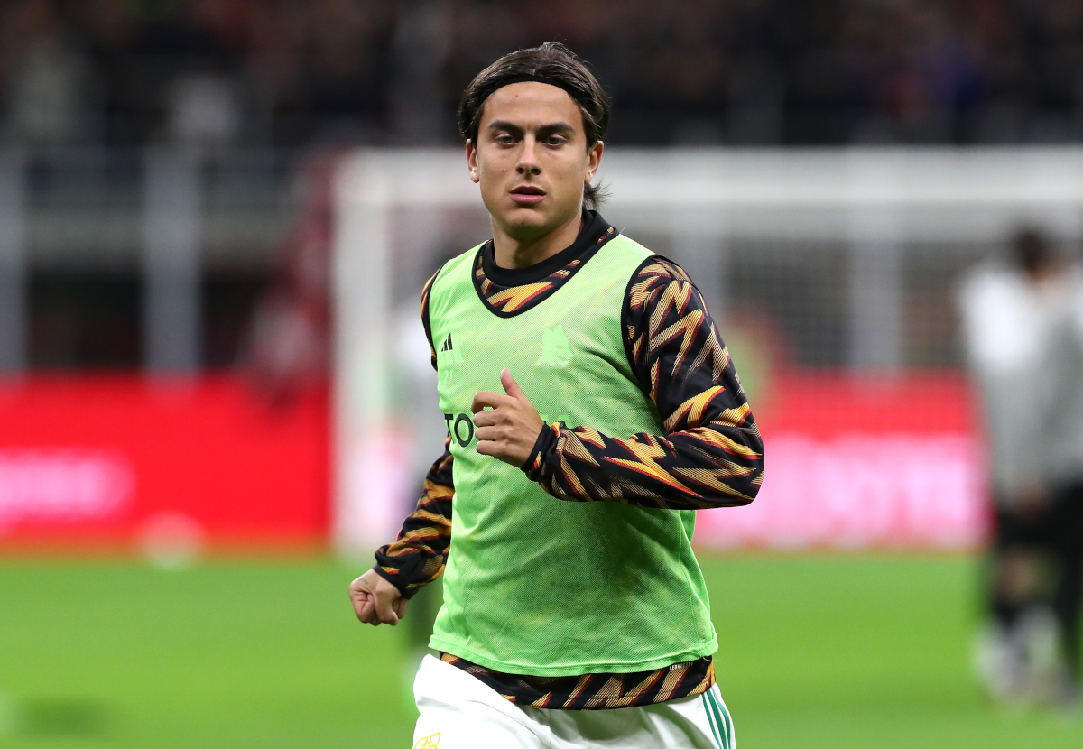 MILAN, ITALY - NOVEMBER 02: Paulo Dybala of AS Roma warms up prior to the Serie A match between AC Milan and AS Roma at Giuseppe Meazza Stadium on November 02, 2025 in Milan, Italy. (Photo by Marco Luzzani/Getty Images)