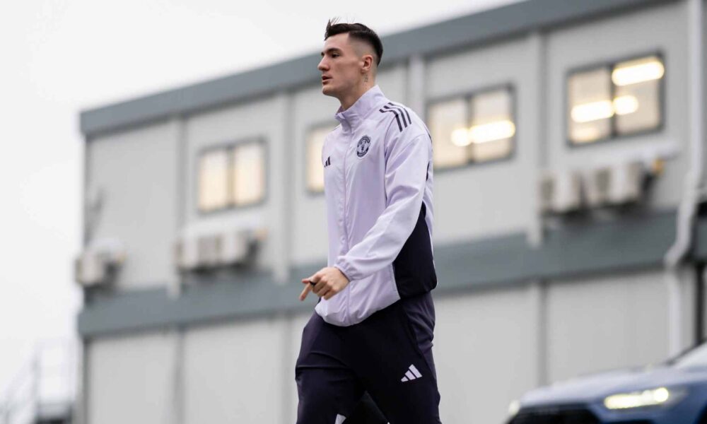 Benjamin Sesko happy to be back on the pitch for Man Utd before Aston Villa game | December 2025