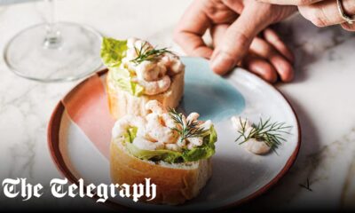 Prawn and lettuce rolls