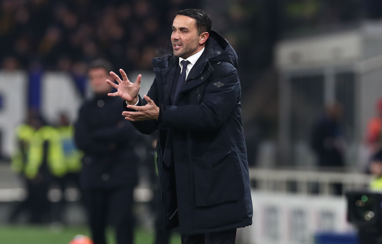 BERGAMO, ITALY - DECEMBER 28: Atalanta BC coach Raffaele Palladino issues instructions to his players during the Serie A match between Atalanta BC and FC Internazionale at New Balance Arena on December 28, 2025 in Bergamo, Italy. (Photo by Marco Luzzani/Getty Images)